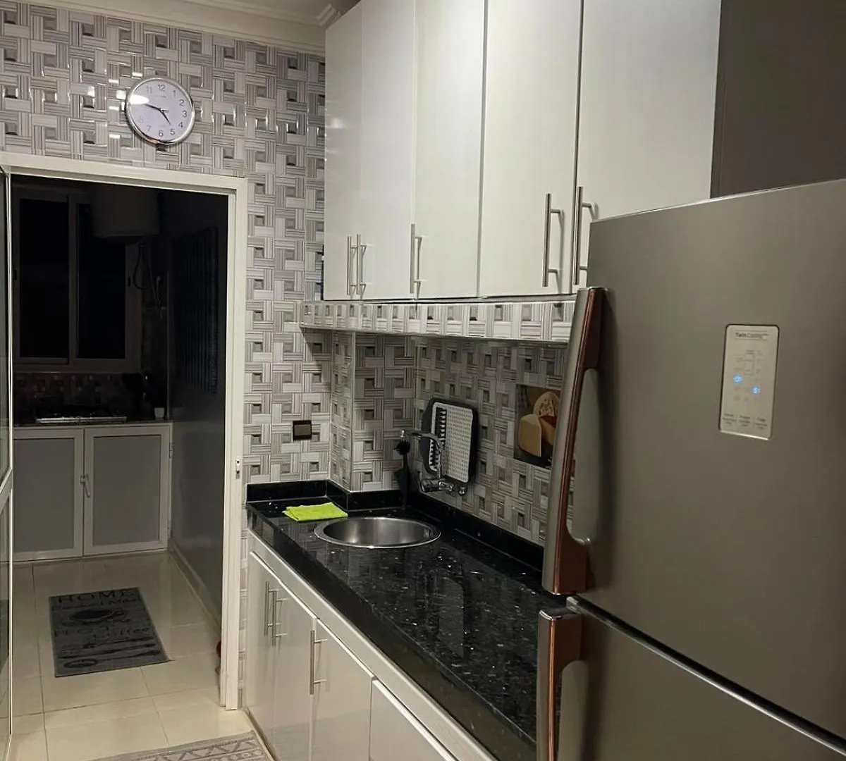 Luxurious And Charming Apartment contacts